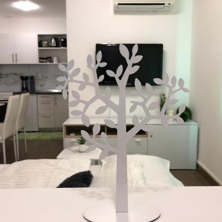 Modern Center Studio Under The Castle - Free Parking Apartment Ljubljana Exterior photo