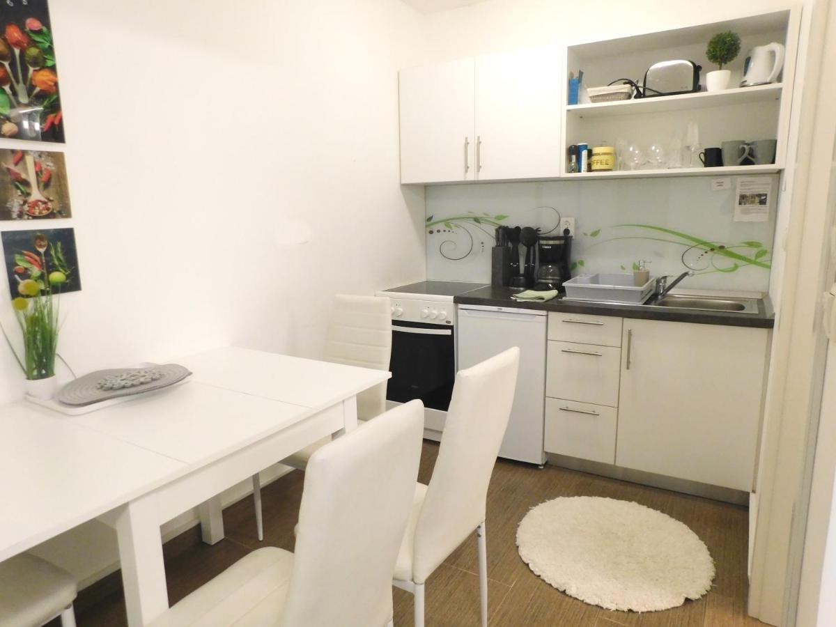 Modern Center Studio Under The Castle - Free Parking Apartment Ljubljana Exterior photo